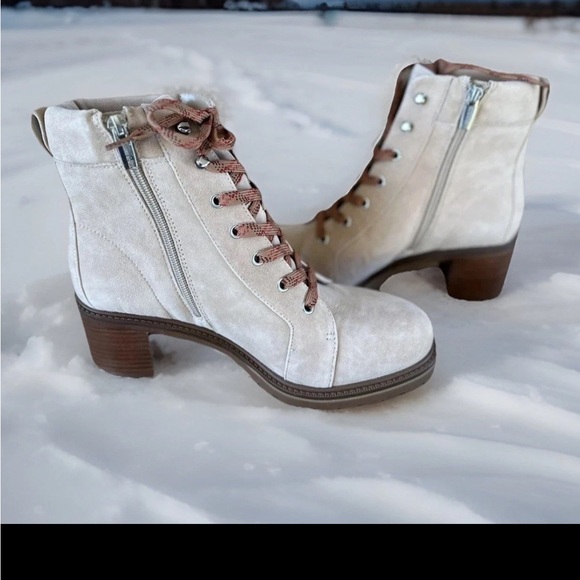 VCAMUTO Gaviana Suede Lug Sole Lace-Up Ankle Boots- Fiji Beige 8.5W New - Picture 3 of 5